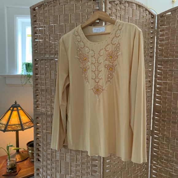 Vintage boho embroidered and beaded tan top, with a bit of sparkle! - Picture 2 of 7